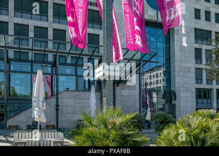 STUTTGART, Germania - 30 settembre 2018:La mostra fotografica di te stock exchange square di Stoccarda. Foto Stock