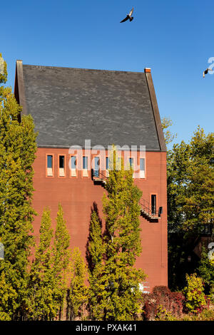 Francoforte, Germania, Ottobre 14th. 2018 - Portikus casa di esposizioni di arte contemporanea in un'isola del fiume Main, fondata nel 1987 da Kaspar K Foto Stock