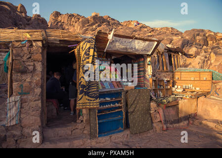 Bedouin cafe per turisti in Sinai. Foto Stock