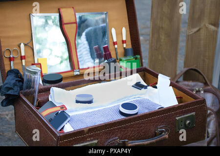 Valigia barbiere con strumenti. Close-up. Foto Stock