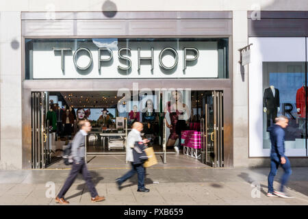 Il ramo di Top Shop in Oxford Street, Londra. Foto Stock