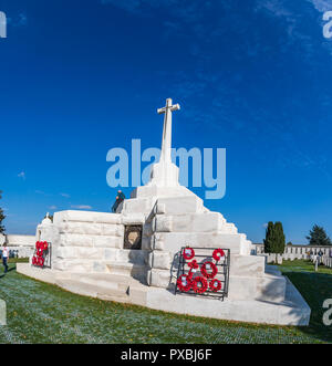 Le lapidi a Tyne Cot cimitero di Ypres, Belgio Foto Stock