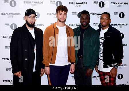 Rak-Su (da sinistra a destra, Mustafa Rahimtulla, Myles Stephenson, Ashley Fongho e Jamaal Shurland frequentando la BBC Radio 1's Teen Awards tenutosi presso la SSE Arena, Wembley, Londra. Foto Stock