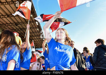 Londra, Regno Unito. Xx oct, 2018. I Saraceni sostenitori durante il rugby europeo Champions Cup, Round 2, piscina 3 corrispondenza tra i saraceni e Lione a Allianz Park sabato, 20 ottobre 2018. Londra Inghilterra. (Solo uso editoriale, è richiesta una licenza per uso commerciale. Nessun uso in scommesse, giochi o un singolo giocatore/club/league pubblicazioni.) Credito: Taka Wu/Alamy Live News Foto Stock