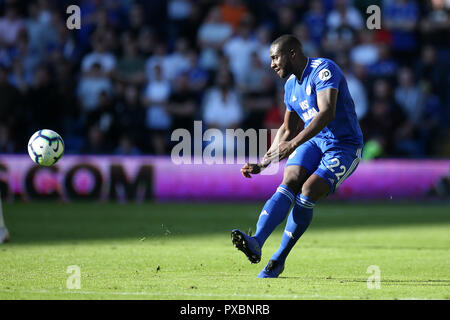 Cardiff, Regno Unito. Xx oct, 2018. Sol Bamba di Cardiff City in azione. Premier League, Cardiff City v Fulham al Cardiff City Stadium sabato 20 ottobre 2018. Questa immagine può essere utilizzata solo per scopi editoriali. Solo uso editoriale, è richiesta una licenza per uso commerciale. Nessun uso in scommesse, giochi o un singolo giocatore/club/league pubblicazioni. pic da Andrew Orchard/Andrew Orchard fotografia sportiva/Alamy Live news Credito: Andrew Orchard fotografia sportiva/Alamy Live News Foto Stock