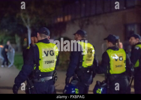 Brentwood Essex, xx ottobre 2018 grandi disordini scoppiati a un professionista incontro di pugilato presso il centro di Brentwood, Essex. Grandi numeri di Essex police in riot gear sono stati implementati entrambi all'interno e al di fuori dell'evento. Credit Ian Davidson/Alamy Live News Foto Stock