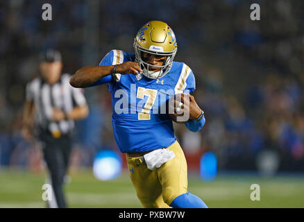 Ottobre 20, 2018 UCLA Bruins quarterback Dorian Thompson-Robinson #7porta la palla durante la partita di calcio tra la UCLA Bruins e l'Arizona Wildcats presso il Rose Bowl a Pasadena, in California. Charles Baus/CSM Foto Stock