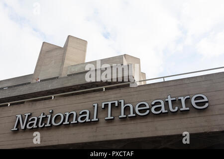 Teatro Nazionale, parte del Southbank, Southwark, Londra, Regno Unito Foto Stock