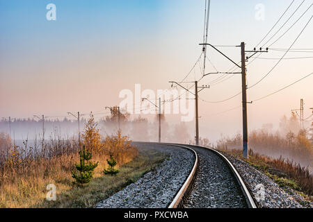 Linea elettrica per ferrovia. Foto Stock