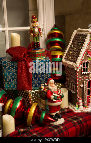 Regno Unito, Inghilterra, Yorkshire, Castle Howard a Natale, preparazione, regali impacchettati e decorazioni di Natale Foto Stock