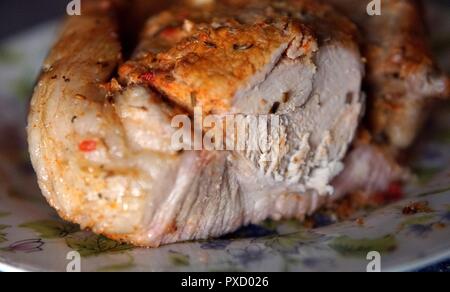 Cotta grande pezzo di carne di maiale, cotta spalla di suino Foto Stock