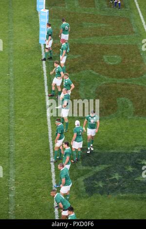 L'Irlanda guardia mentre in Nuova Zelanda prendere un calcio di rigore - Irlanda v gli All Blacks nel novembre 2016 Foto Stock