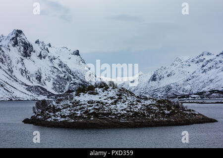Bella vista delle isole Lofoten in inverno in Norvegia Foto Stock