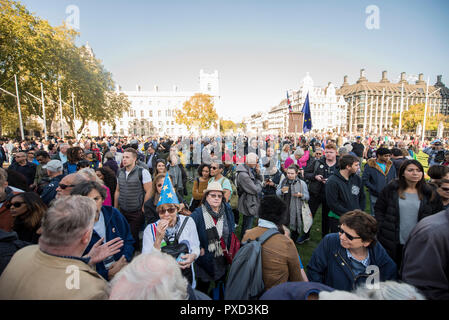 La folla riempito Piazza del Parlamento durante il voto popolare marzo chiamando per un secondo referendum Brexit. Foto Stock