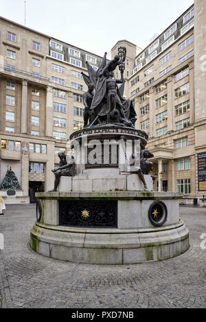 Monumento a Ammiraglio Lord Nelson in Exchange bandiere, Liverpooleng Foto Stock