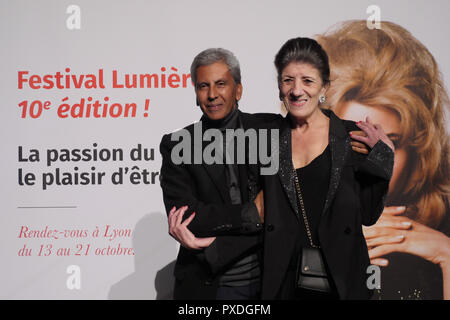 Lione, Francia, 19 ottobre 2018: algerina film maker Rachid Bouchareb e attrice algerina Biyouna sono visti in Lione centro-orientale (Francia) Foto Stock