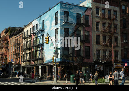 Angolo del primo Avenue e la 9th Street in East Village, New York, Stati Uniti d'America Foto Stock