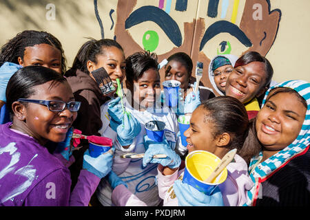 Miami Florida,Liberty City,Square,public housing,Hands on HANDSON Miami,volontari volontari volontari volontari lavoratori del lavoro,lavorando insieme aiuto,lui Foto Stock