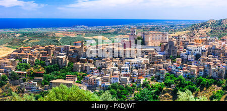 Bella Corigliano Calabro village,vista panoramica,Calabria,l'Italia. Foto Stock