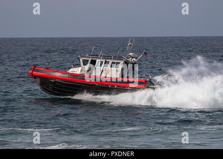 Orange County Sheriff reparti marine imbarcazione di pattuglia pattugliano le acque costiere off Southern California Foto Stock