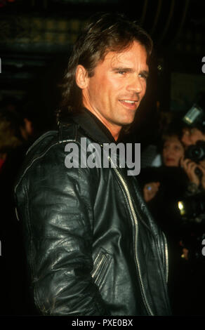 HOLLYWOOD, CA - novembre 10: Attore Richard Dean Anderson assiste la Columbia Pictures "Bram Stoker Dracula dell' Premiere il 10 novembre 1992 presso il Teatro Cinese di Mann in Hollywood, la California. Foto di Barry re/Alamy Stock Photo Foto Stock