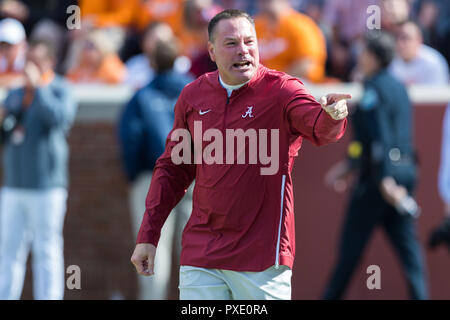 Ottobre 20, 2018: Butch Jones Alabama Crimson Tide offensiva degli analisti e ex capo allenatore del Tennessee volontari durante il NCAA Football gioco tra la University of Tennessee volontari e la University of Alabama Crimson Tide a Knoxville, TN Tim Gangloff/CSM Foto Stock