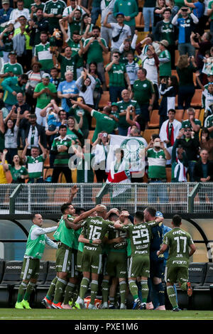 Sao Paulo, Brasile. 21 ott 2018. Un brasiliano - Palmeiras X Ceara - Bruno Henrique do Palmeiras celebra il suo obiettivo durante una partita contro il Ceara presso lo stadio Pacaembu per il campionato brasiliano a 2018. Foto: Ale Cabral / AGIF Credito: AGIF/Alamy Live News Foto Stock