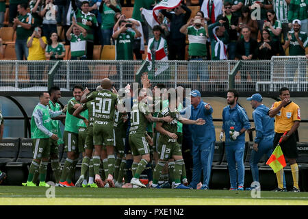 Sao Paulo, Brasile. 21 ott 2018. Un brasiliano - Palmeiras X Ceara - Bruno Henrique do Palmeiras celebra il suo obiettivo durante una partita contro il Ceara presso lo stadio Pacaembu per il campionato brasiliano a 2018. Foto: Ale Cabral / AGIF Credito: AGIF/Alamy Live News Foto Stock