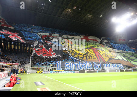 Milano, Italia. Il 21 ottobre 2018. La FC Internazionale fan mostrano il loro supporto prima della Serie A nella partita tra FC Internazionale e AC Milan. Credito: Marco Canoniero/Alamy Live News Foto Stock