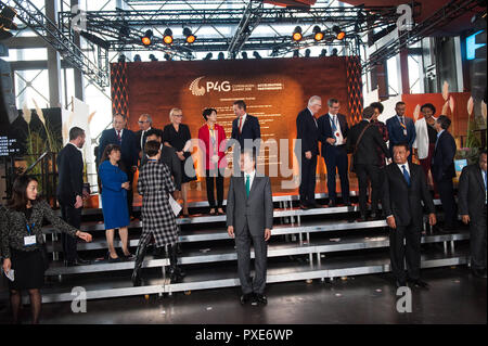 Copenaghen, Zelanda, Danimarca. Xx oct, 2018. Luna Jae-nel Presidente della Corea del Sud in attesa di una foto di famiglia durante la P4G Vertice di Copenaghen 2018 presso il Danish Radio Concert Hall. Credito: Ricardo Ramirez SOPA/images/ZUMA filo/Alamy Live News Foto Stock