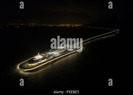 Hong Kong. Xiii oct, 2018. Aerail foto scattata su 13 Ottobre, 2018 mostra la Hong Kong sezione di Hong Kong-Zhuhai-ponte di Macao a Hong Kong, Cina del sud. La Hong Kong-Zhuhai-ponte di Macao è quello di essere ufficialmente aperto al traffico su 24 Ottobre, integrare ulteriormente le città del Pearl River Delta. Credito: Lui Siu Wai/Xinhua/Alamy Live News Foto Stock