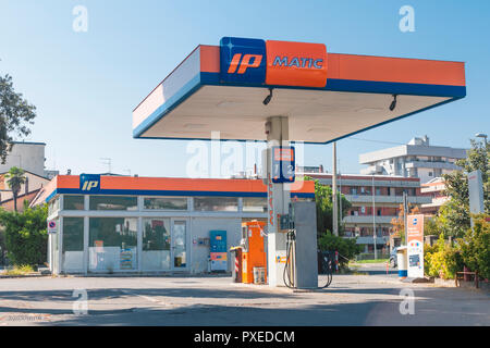 CARRARA. Italia - Ottobre 21, 2018 - IP stazione di gas in Toscana, Italia Foto Stock