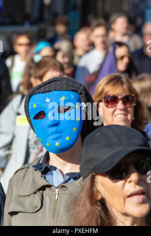 Whitehall, Londra, Inghilterra; xx ottobre 2018; uomo UE che indossa la maschera per il viso Marche per chiedere una votazione dei popoli su Brexit Foto Stock