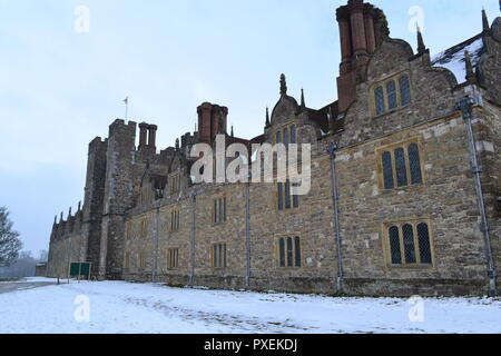 National Trust è Knole Park, Sevenoaks, Kent, Regno Unito su un nevoso, nebbioso giorno nel marzo 2018. Kent Downs Area di straordinaria bellezza naturale. Foto Stock