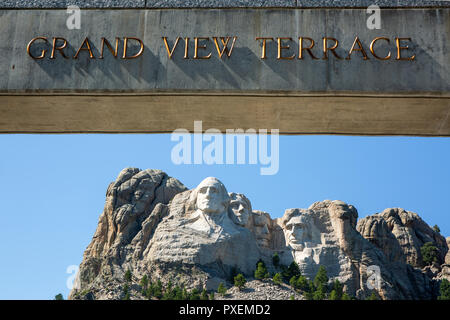 Montare Rushnore gran terrazza con vista su un bel cielo azzurro giorno. Foto Stock