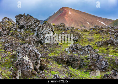 Landmannalaugar, o il 'persone piscine dell', una vasta area di incredibile bellezza nel cuore dell'Islanda Highlands Meridionali con colorati di lava e forma di sabbia Foto Stock