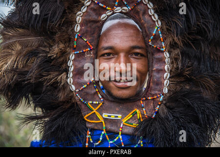 Maasai copricapo, il cratere di Ngorongoro in Tanzania Foto Stock