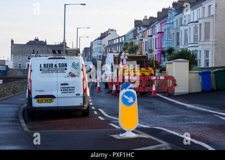 11 ottobre 2018 Road restrizioni durante i lavori di riparazione per lo scoppio di un tubo di acqua sulla costa Seacliff road a Bangor County Down Irlanda del Nord. Foto Stock