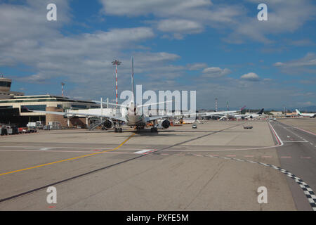 Il terminale dell'aeroporto internazionale. Milano, Italia Foto Stock