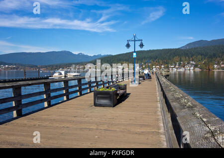 Pier a Rocky Point Park in Port Moody, BC, Canada. Port Moody, British Columbia. Acque di Burrard ingresso. Foto Stock