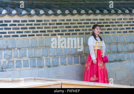 Donna coreana con abito Hanbok in Corea di Seoul Foto Stock