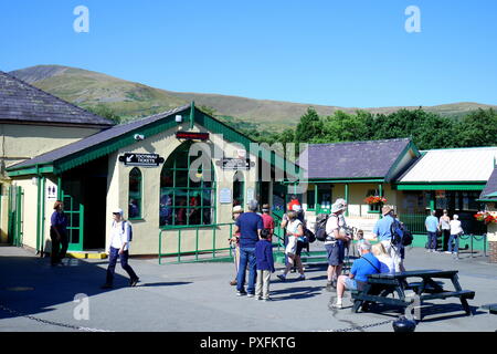 Il piazzale antistante e biglietteria, Llanberis Stazione, Snowdon Mountain Railway, Llanberis, Gwynedd, Galles del Nord, Regno Unito Foto Stock