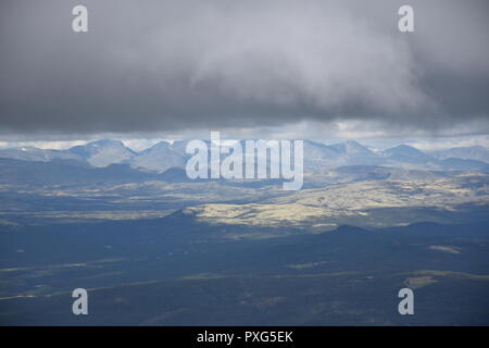 Norwegen, Tron, Tronfjell, Alvdal, Mittente, Berg, Gipfel, Straße, Schotterstraße, Maut, Mautstraße, Islandmoos, Fluss, Glåma, Hedmark, Tal, Østerdalen, Foto Stock