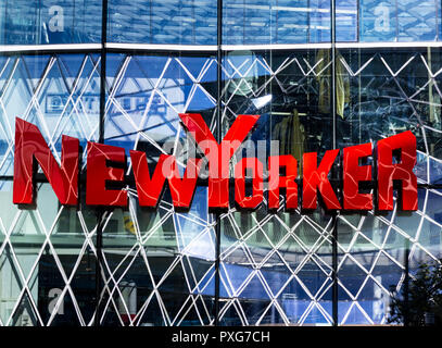 Francoforte, Germania, Ottobre 14th. 2018 - New Yorker shop fassade con logo nella zona dello shopping Zeil. Foto Stock