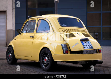 Vecchia Nuova Fiat 500 Abarth, Colonia, Germania. alter Nuova Fiat 500 Abarth, Koeln, Deutschland. Foto Stock