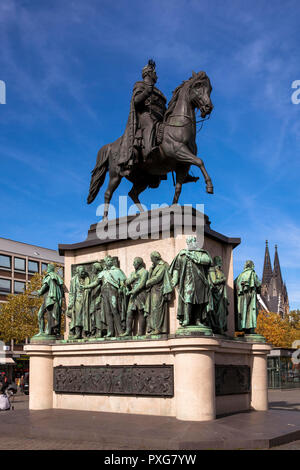 Statua equestre imperatore Friedrich Wilhem III, re di Prussia in Heumarket, Colonia, Germania. Reiterdenkmal Kaiser Friedrich Wilhelm III, Koeni Foto Stock