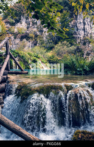 Numerose cascate di uno dei più straordinari laghi di Plitvice, Croazia. Una vera vergine e meraviglioso pezzo di natura. Foto Stock