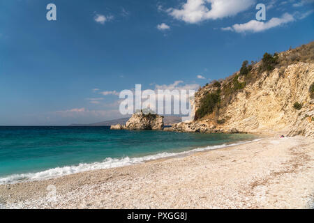 Strand spiaggia Pasqyra zwischen Saranda und Ksamil, Albanien, Europa | specchio o Pasqyra spiaggia tra Sarande e Ksamil, Albania, Europa Foto Stock