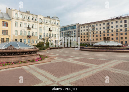 MINSK, Bielorussia - 12 settembre 2018: piazza Indipendenza a Minsk. Famosa piazza Indipendenza alla mattina il tempo. Foto Stock