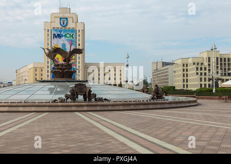 MINSK, Bielorussia - 12 settembre 2018: piazza Indipendenza a Minsk. Famosa piazza Indipendenza alla mattina il tempo. Foto Stock